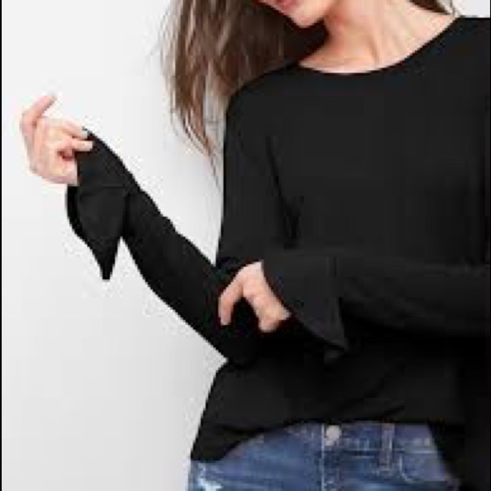 Gap flutter sleeve cuff top